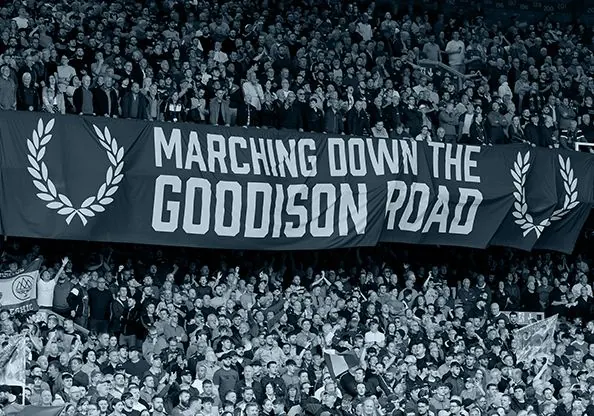 Everton-Fans im Stadion auf der offiziellen Stake-Sponsoringseite